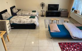 Studio Flat Gants Hill With Free Parking