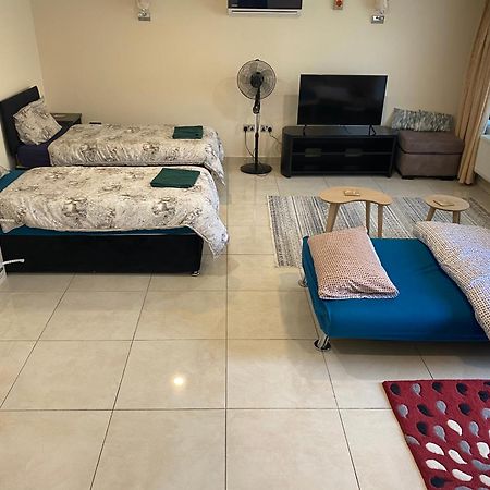 Studio Flat Gants Hill With Free Parking Redbridge Exterior photo