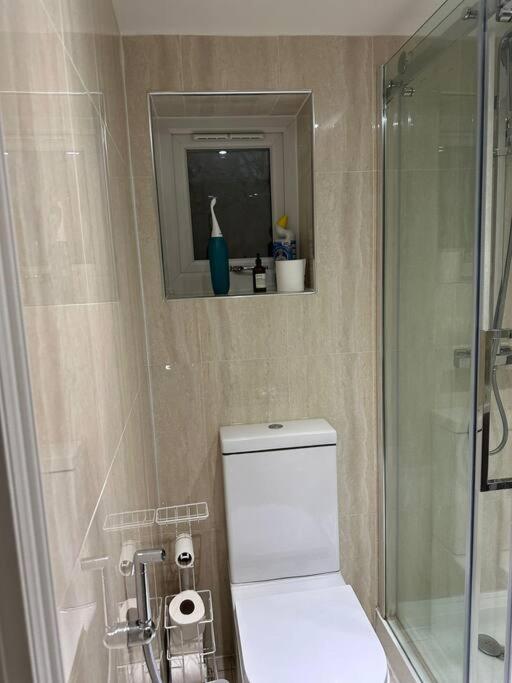 Studio Flat Gants Hill With Free Parking Redbridge Exterior photo