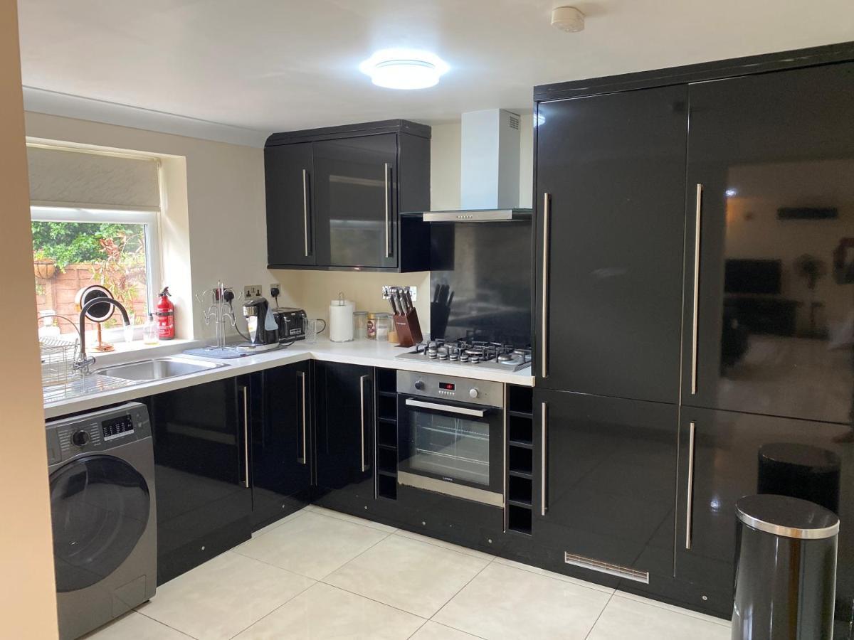 Studio Flat Gants Hill With Free Parking Redbridge Exterior photo