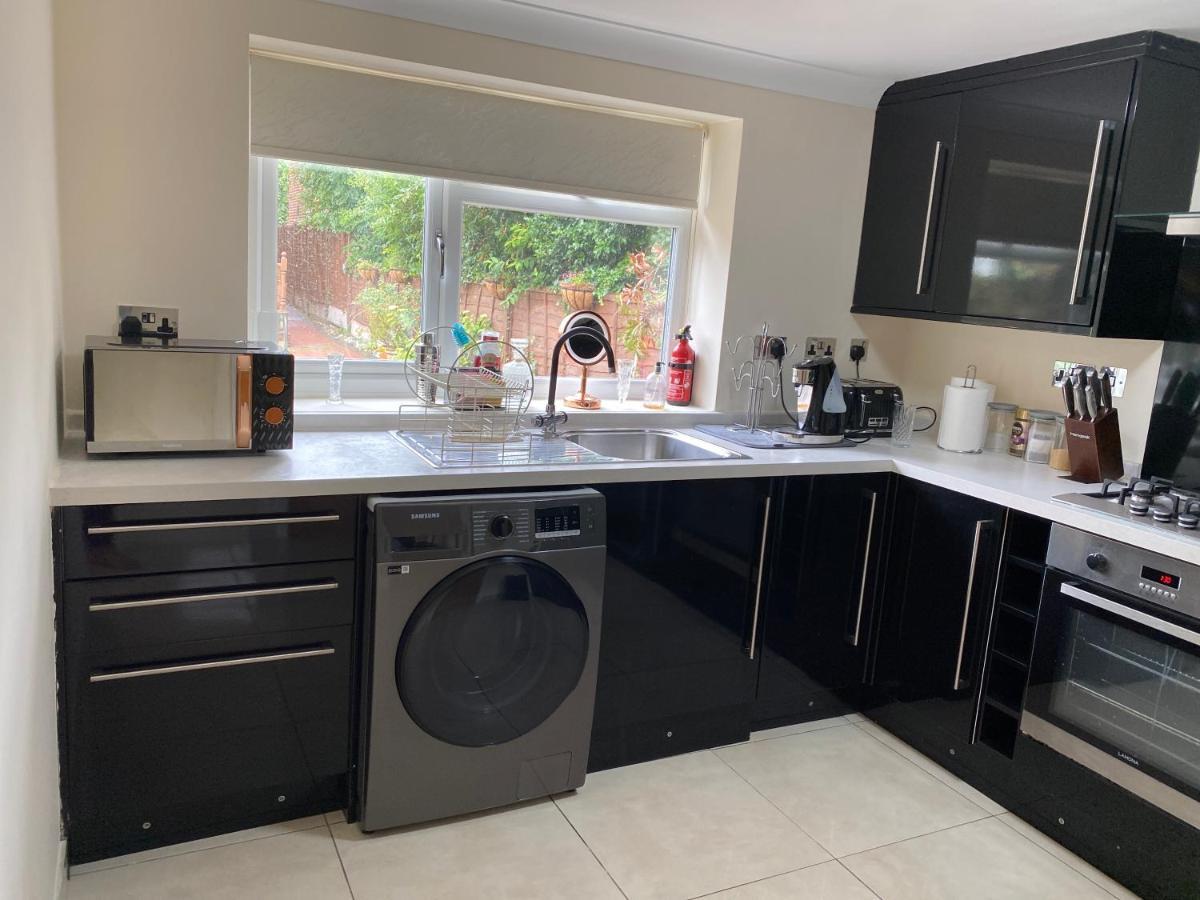 Studio Flat Gants Hill With Free Parking Redbridge Exterior photo