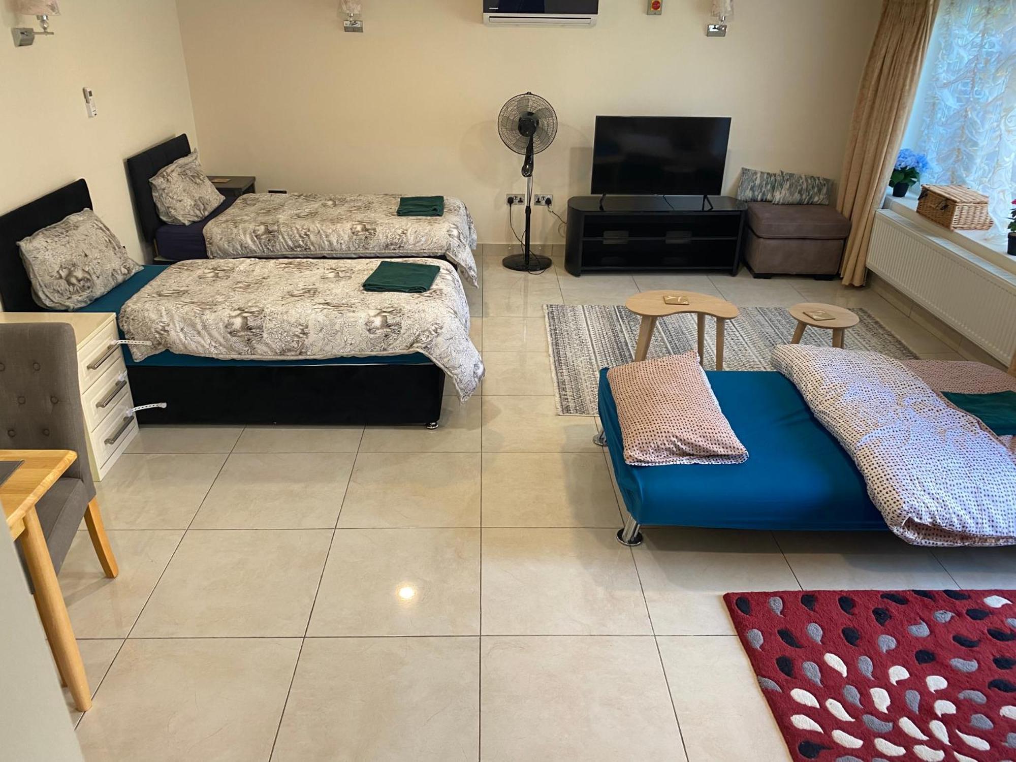 Studio Flat Gants Hill With Free Parking Redbridge Exterior photo